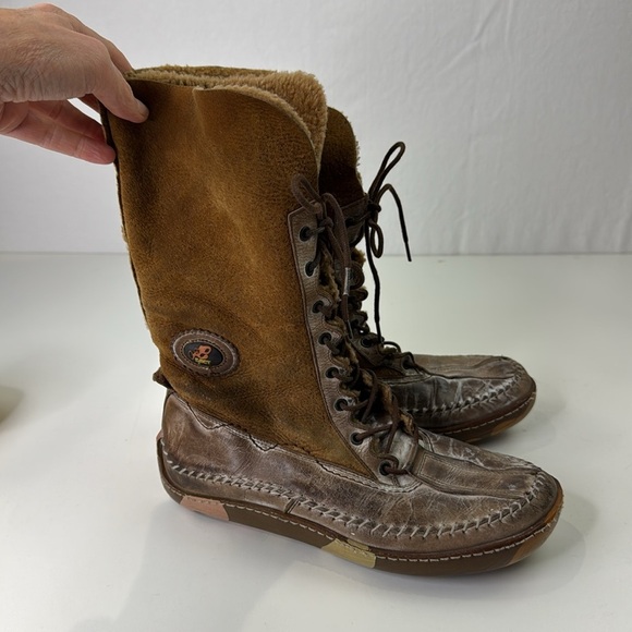 Brown Shearling-Lined Lace-Up Boots - Picture 8 of 15
